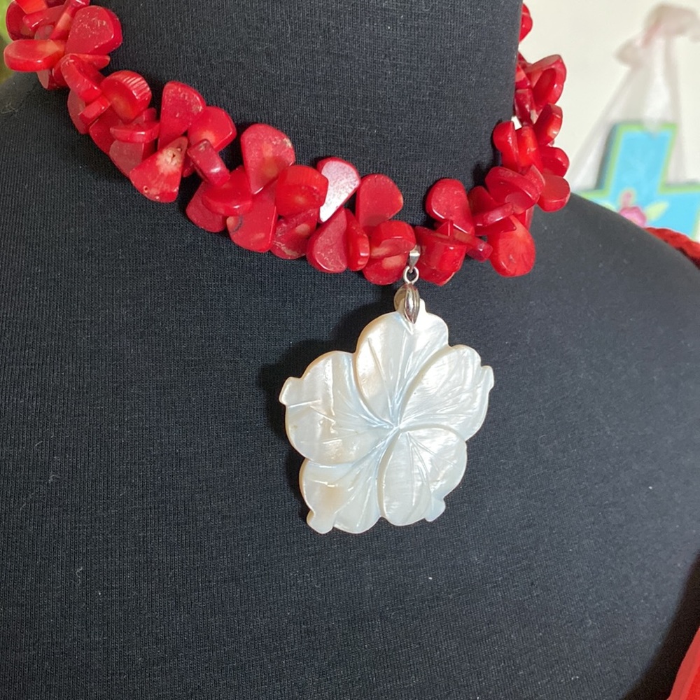 Fabulous coral necklace with pizzazz! - Picture 2 of 6